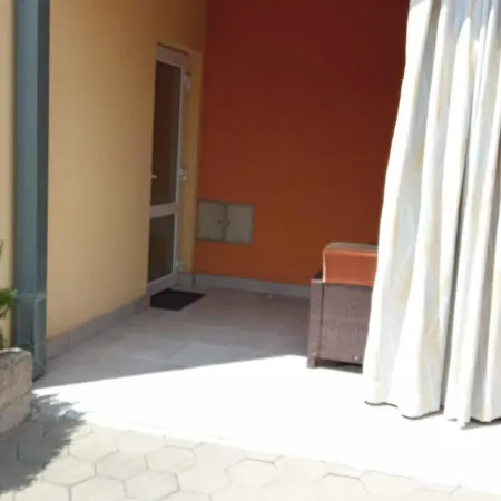 Fragola Apartment *
