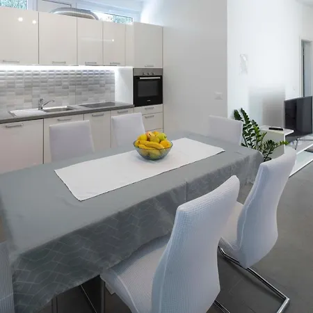 Fragola Appartement *